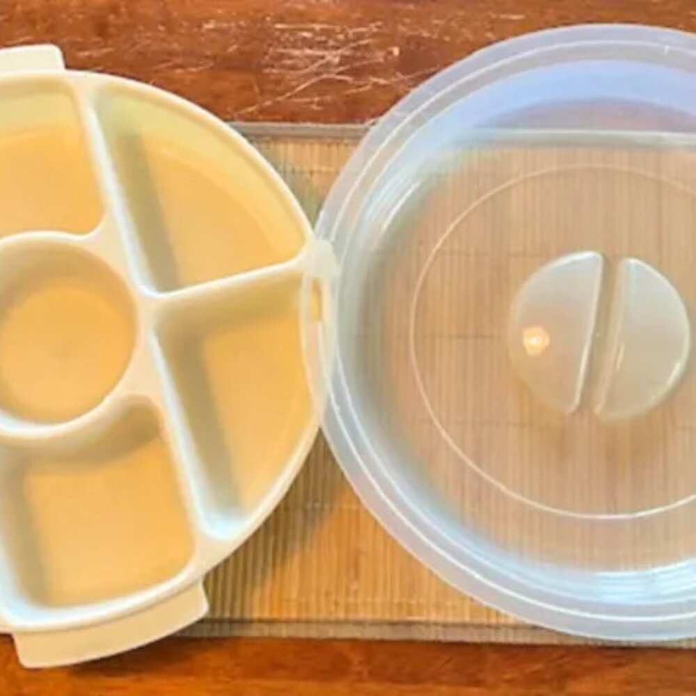 Rubbermaid vintage Cream and Clear Food Storage Container